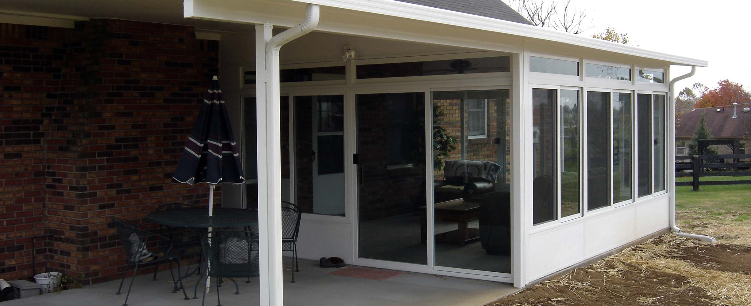 Patio covers can be mixed with patio sunrooms to make really practical house extensions within a reasonably low budget